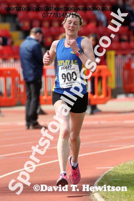 Senior womens 5000 metres, North Eastern Track and Field Champs, Gateshead Stadium. Photo: David T. Hewitson/Sports for All Pics